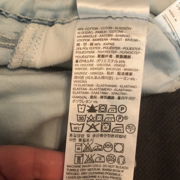 EUC Levi’s Midrise Skinny jeans - Picture 7 of 7